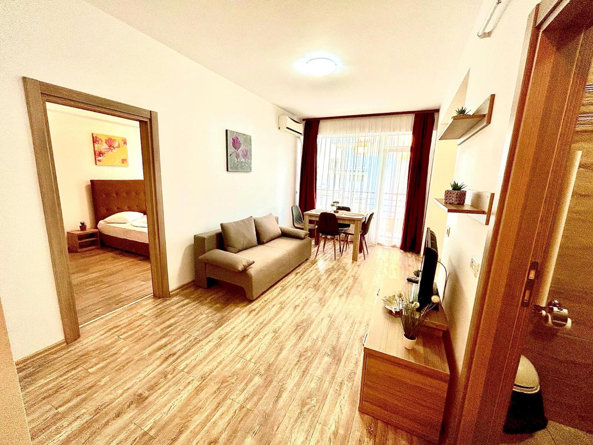Marcony Boutique Apartments Mamaia Exterior photo